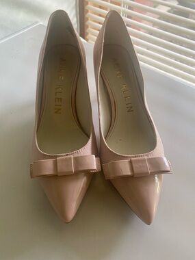 Anne Klein Blush Pink Pointed Toe Bow Pumps